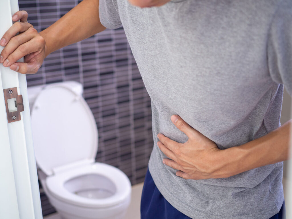 逗子市の整体・カイロプラクティックで改善する過敏性腸症候群（IBS）のイメージ、腹痛で苦しむ人